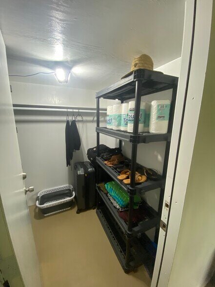 Walk in closet - 5344 Caldwell St