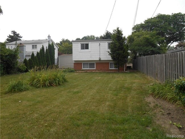 Building Photo - 1440 W Elmwood Ave