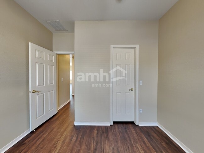 Building Photo - 5321 W Grenadine Rd