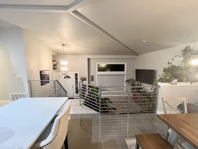 Building Photo - 5727 Parkview Ln
