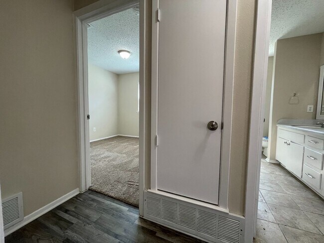 Building Photo - 4/2/2 North Richland HIlls