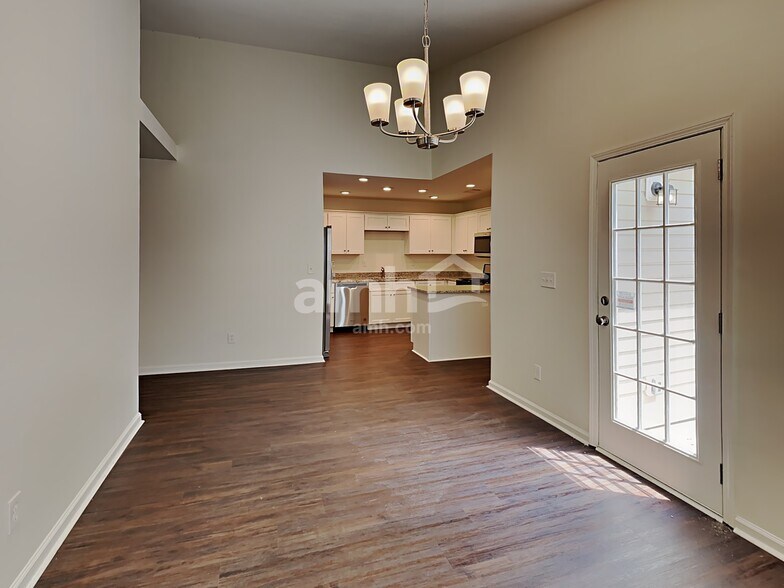 Building Photo - 408 Fairlawn Dr