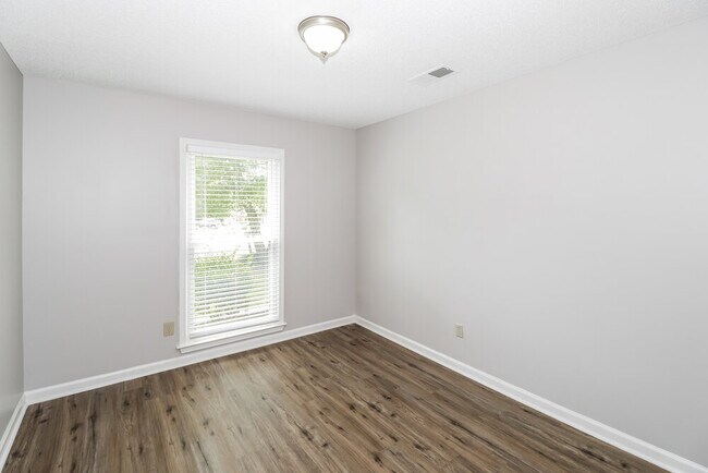 Building Photo - 1582 Wind River Cir E