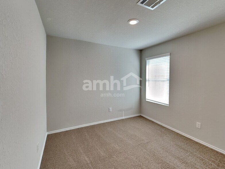 Building Photo - 10419 Varmus Dr