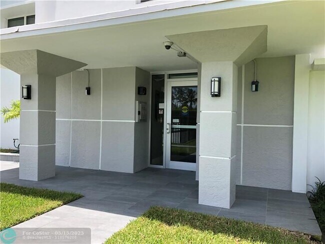Building Photo - 1620 N Ocean Blvd