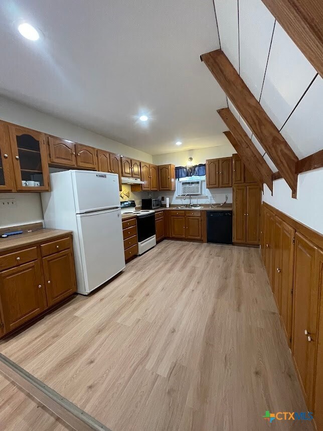 Building Photo - 1522 Cattail