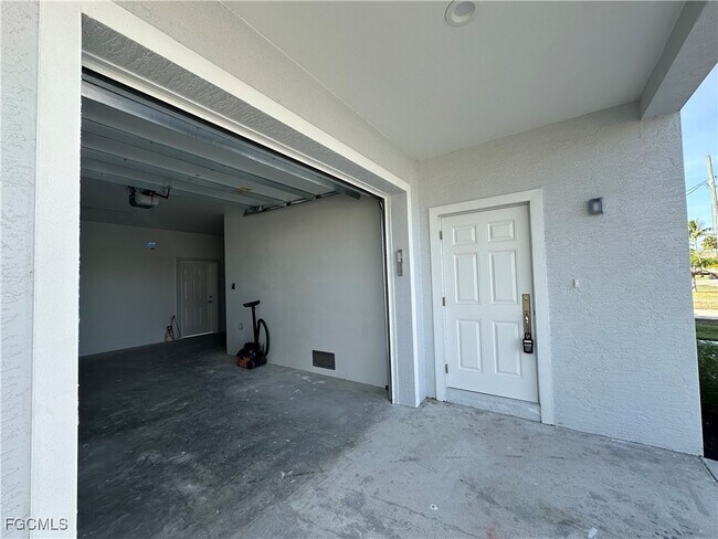 Building Photo - 4717 Spring Creek Dr