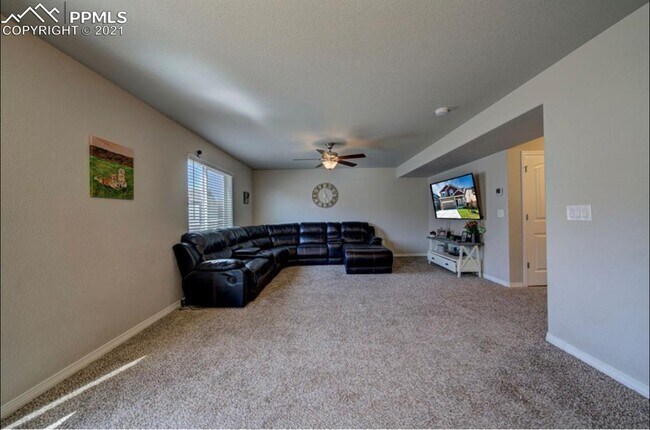 Building Photo - 6673 Galpin Dr