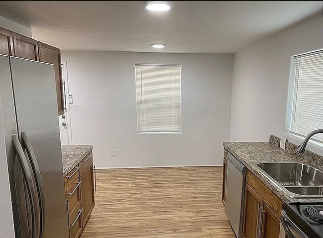 Building Photo - Fully remodeled 3 bed 2 bath