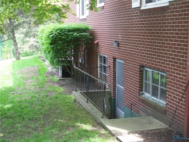 Building Photo - 2149 Evergreen Rd