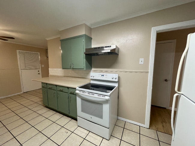 Building Photo - 405 Sheridan St