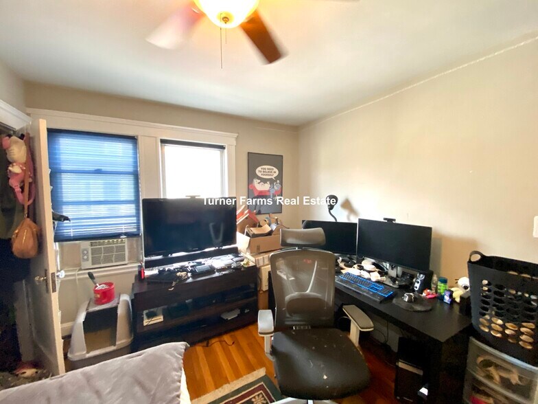 Building Photo - 9 Arlington St