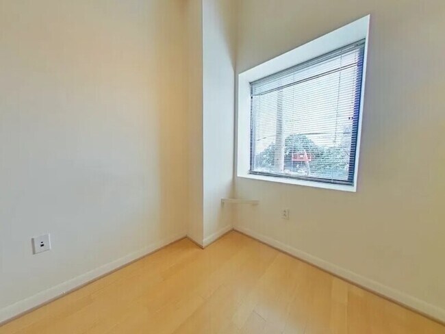 Building Photo - 1011 W Marshall St