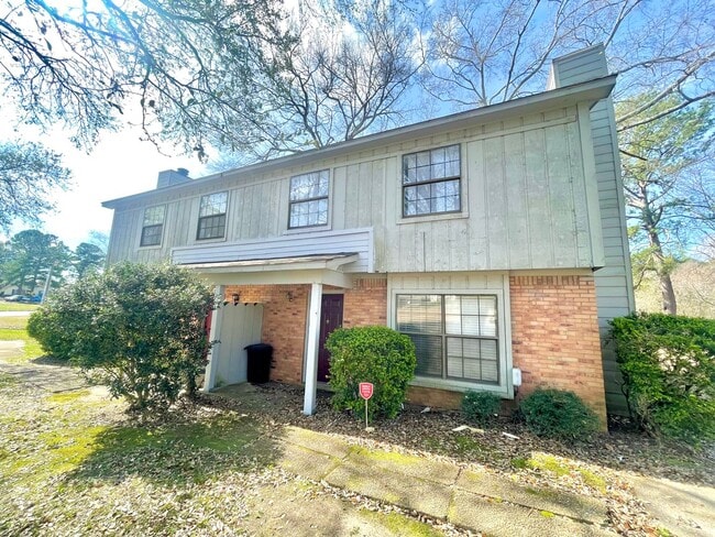 Building Photo - 203 Lindale St