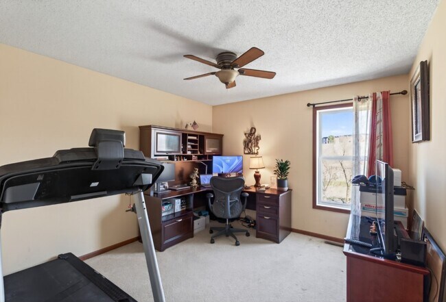 Building Photo - 15275 Plumstone Dr