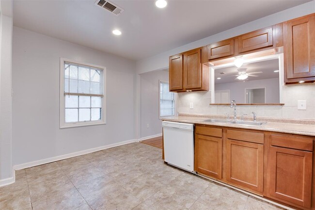 Building Photo - 4310 E Toliver St