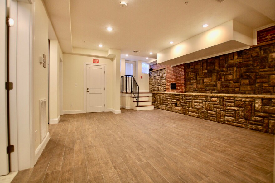Building Photo - 1616 Beacon St
