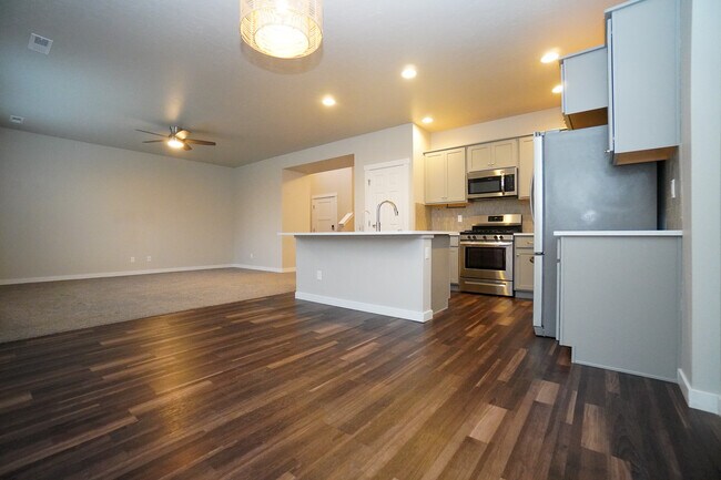 Building Photo - 6113 N Colosseum Ave