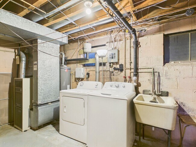 Building Photo - 3 Bedroom in Harrisburg
