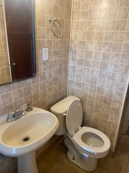 Building Photo - 5321 N 53rd St