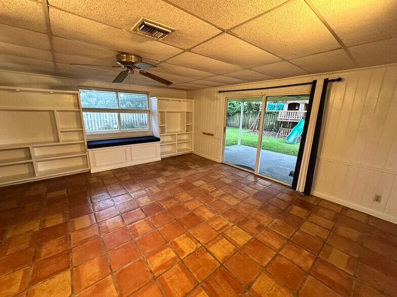 Building Photo - 825 Buttonwood Rd