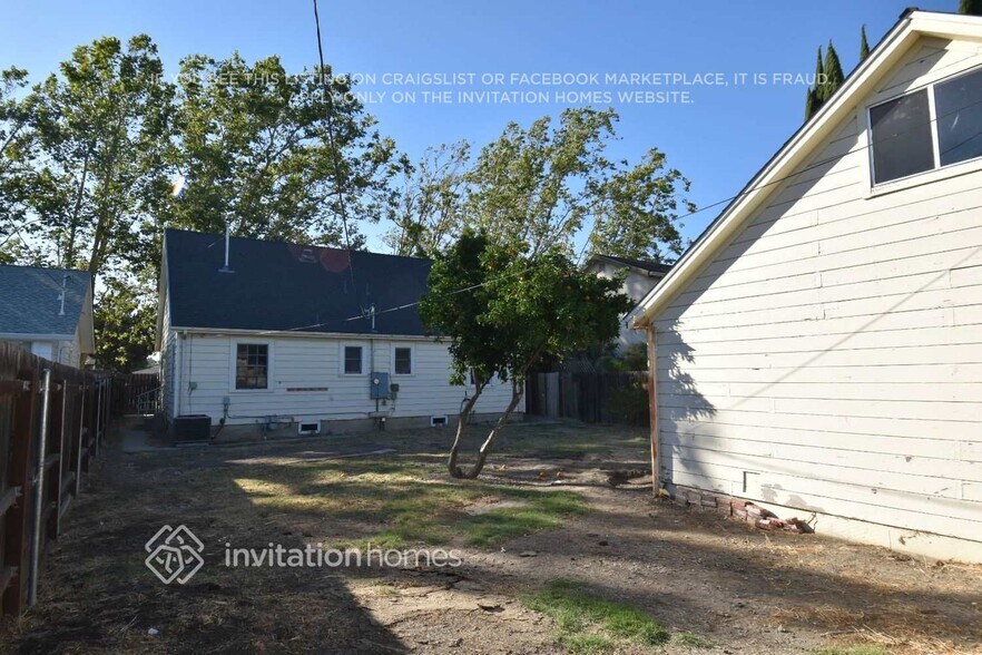 Building Photo - 135 N 5th St