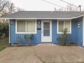Building Photo - Updated 2 Bedroom Duplex in Salem Availabl...