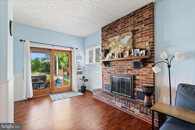 Building Photo - 24 Carl Sandburg Dr