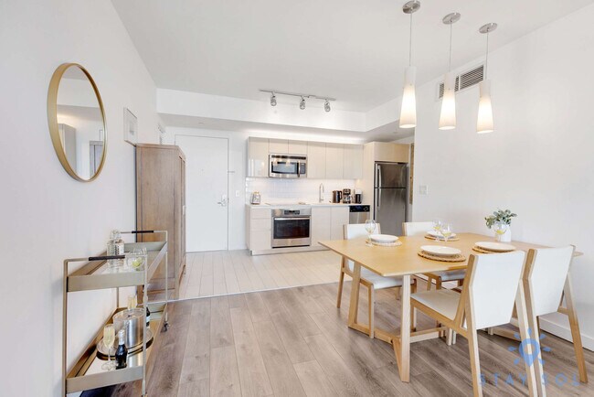 Building Photo - 2602 E Hallandale Beach Blvd