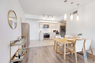 Building Photo - 2602 E Hallandale Beach Blvd