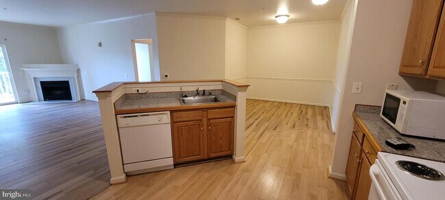 Building Photo - 2607 Chapel Lake Dr