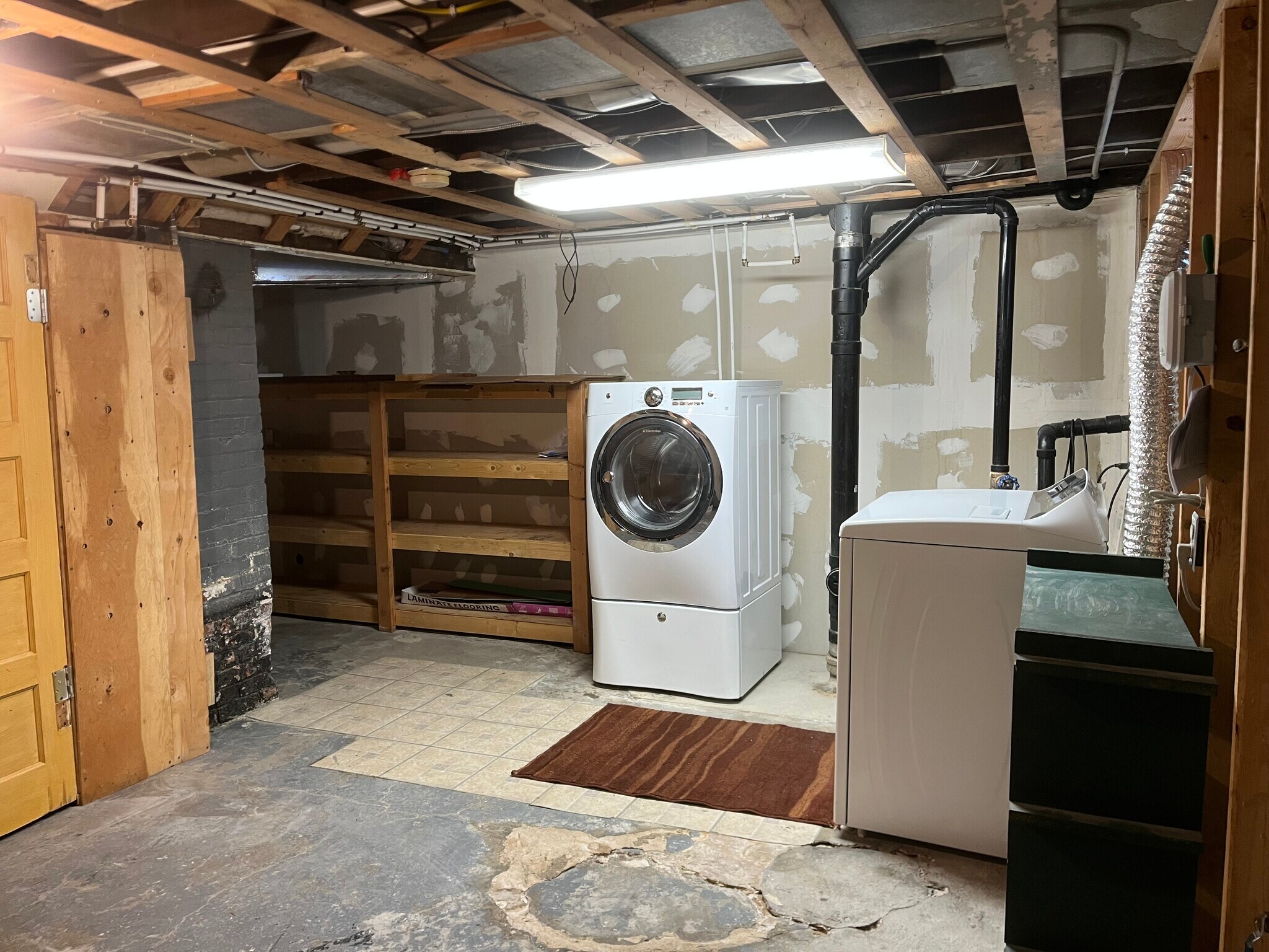 laundry/storage room - 640 S 4th Ave