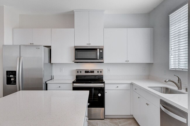 Building Photo - BRAND NEW TOWNHOME OFF 215 AND RUSSELL * N...