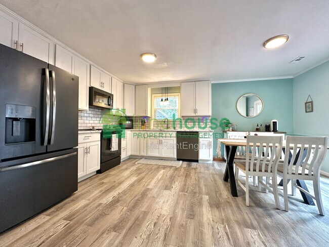 Building Photo - 5 Baywood Ln