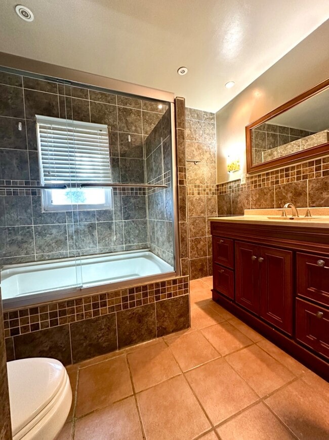 Building Photo - 4219 E 68th Terrace