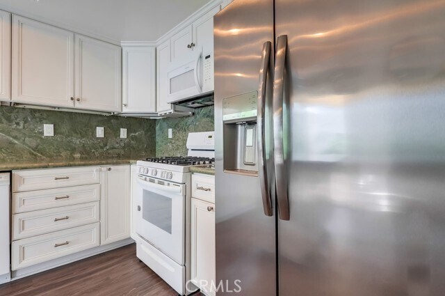 Building Photo - 7030 Seawind Dr