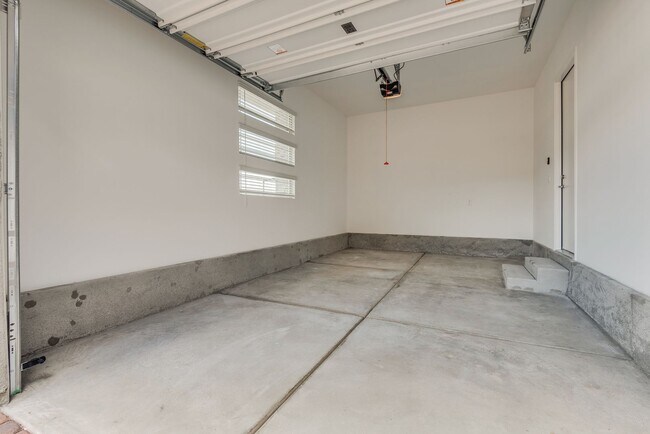 Building Photo - 12608 Heritage Hts Dr