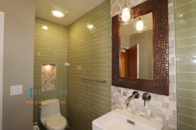 Building Photo - Piedmont Mid-Century 5 Bedroom 4.5 Bathroo...