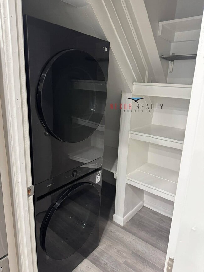 Building Photo - 19-22-22 21st Rd