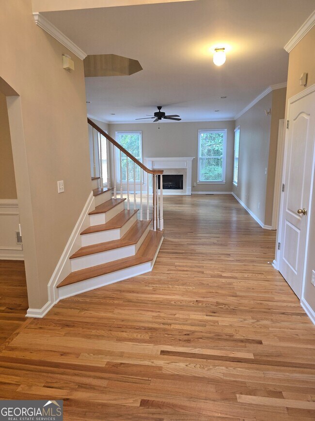 Building Photo - 7229 Meadow Point Dr