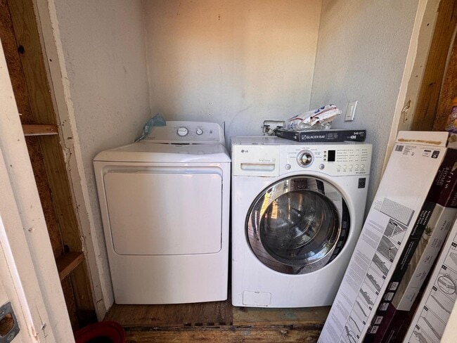 Building Photo - 802 E Emma St