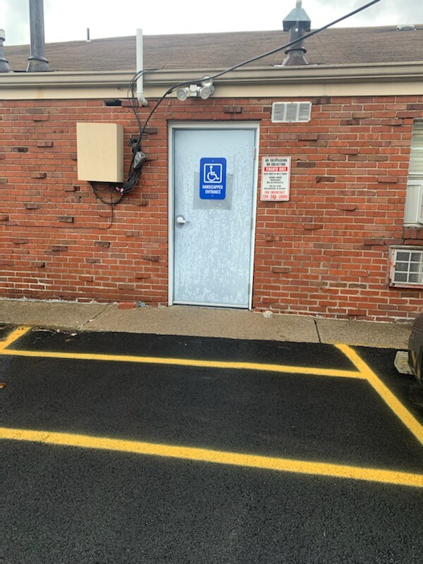 Primary Photo - 1164 Broadway Ave