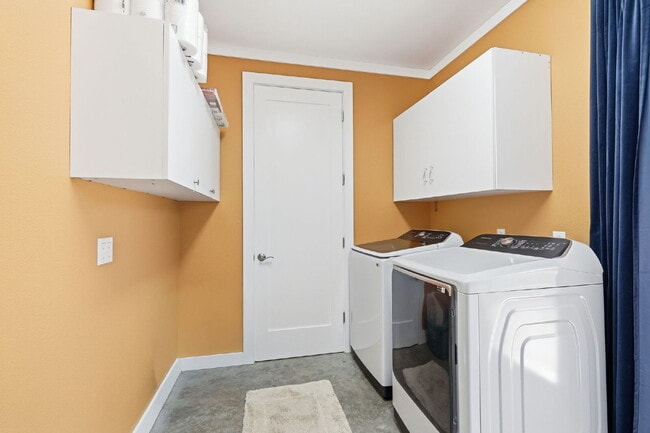 Building Photo - Peaceful Hilltop Retreat with Views | Unfurnished 5BD Executive Home on Private Knoll