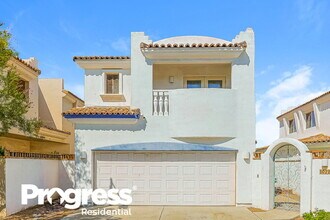 Building Photo - 1022 N Henry Dr