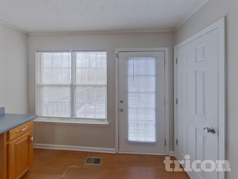 Building Photo - 5085 Forest View Trail