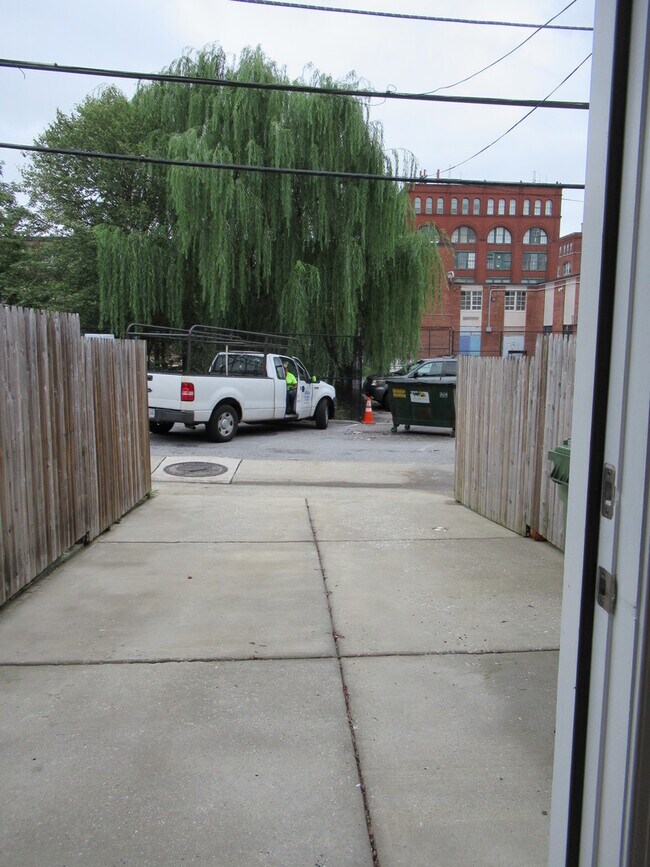 Building Photo - Charming 4 Bedroom/3.5 Bathroom Townhome with Parking Pad in Station North, MD!