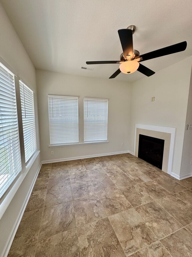 Building Photo - Spacious Suffolk Home in Desirable Bennett...