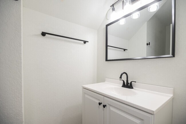 Building Photo - 11513 Juniper Ridge Dr