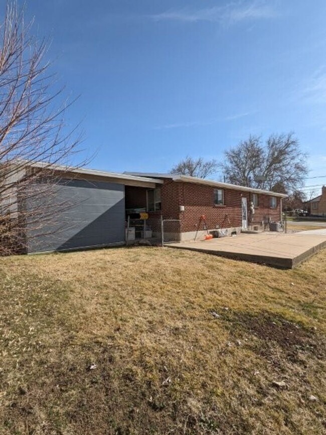 Building Photo - 3429 Quincy Ave