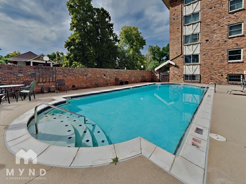 Building Photo - 1366 Garfield St